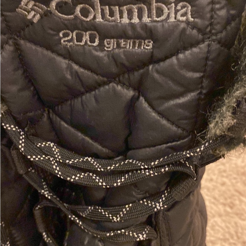 Columbia Waterprrof boots really good condition used 2 times size 10.it’s comfy